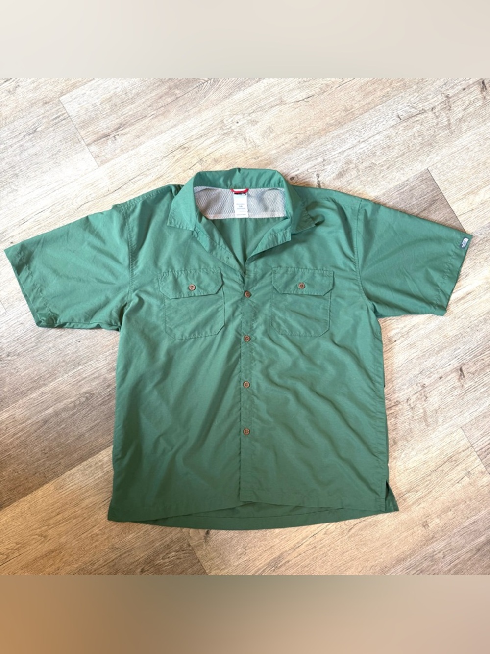 North Face Lightweight Green Short-Sleeve Men’s Button Shirt